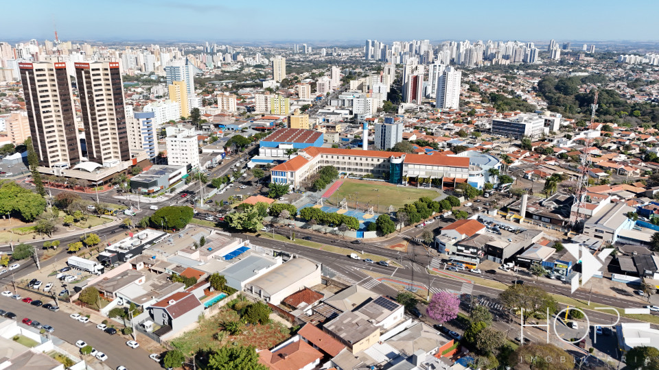Imagens do imóveis Invista em Localização : Amplo espaço Comercial de 2.000 m² para Demolição ou Novo Projeto