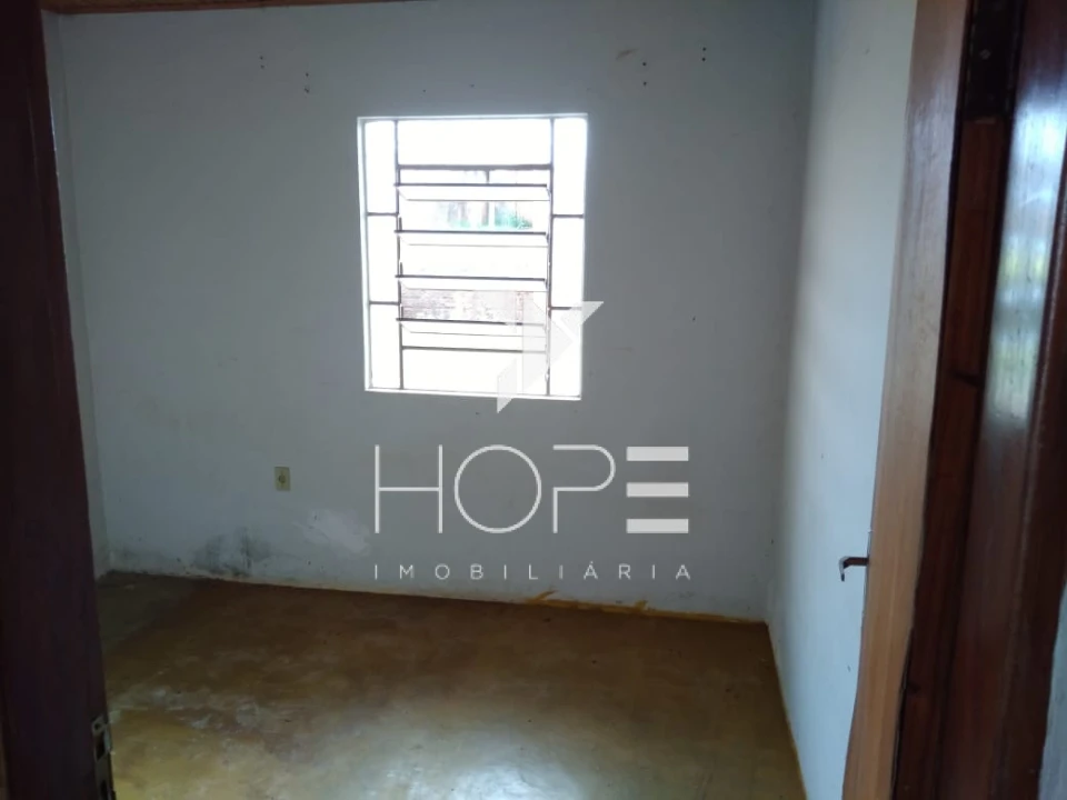 Casa à Venda 2 Quartos no Centro de Porecatu - PR – Terreno Amplo com Potencial