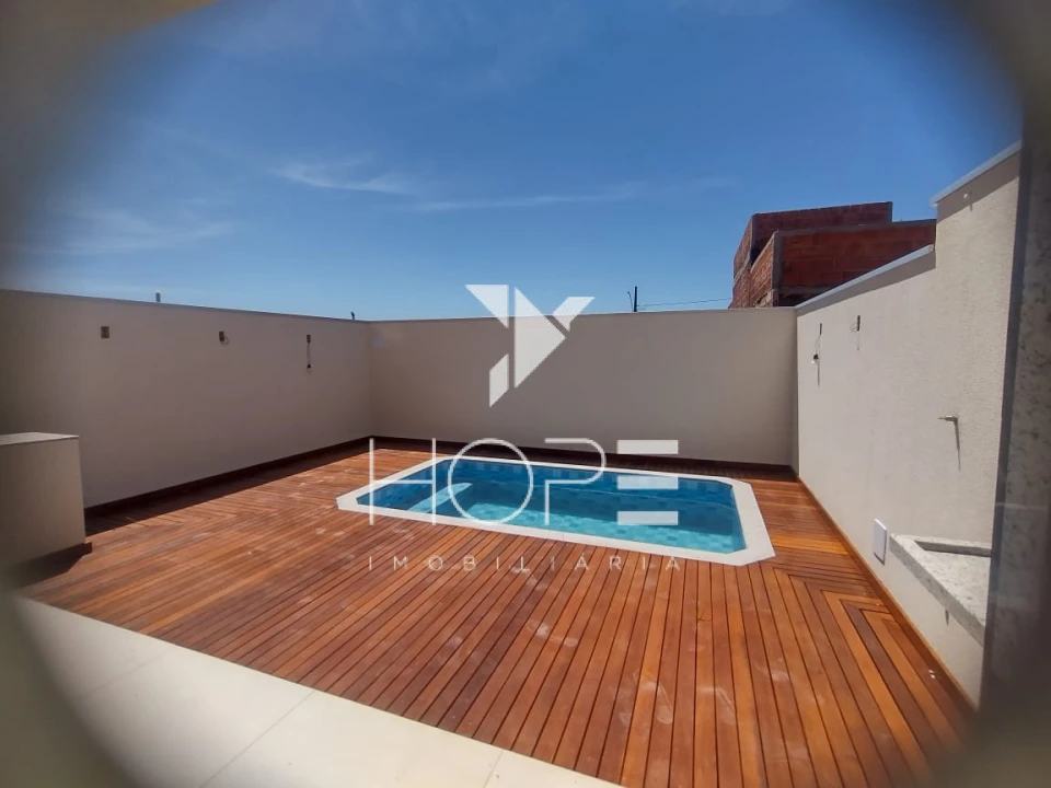 Elegância e Lazer  Sobrado com Piscina no Condomínio Morada das Flores – Cambé