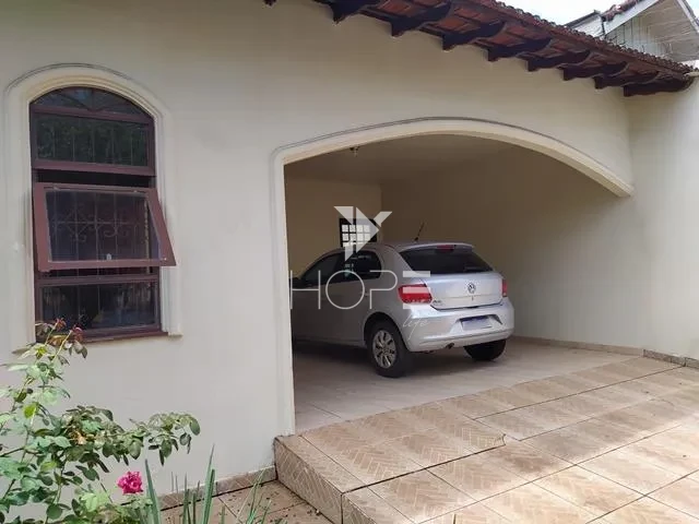 Imagens do imóveis Casa à venda com 250 m² - 3 quartos - 2 vagas - edícula - próximo ao Hospital Evangélico - Jardim Londrilar - Londrina PR