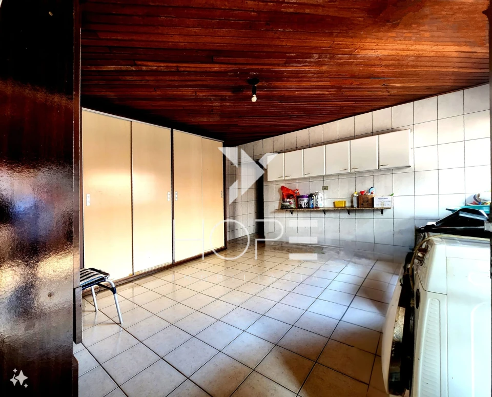 Sobrado à Venda 5 Quartos – Bairro Coliseu – Zona Norte Londrina PR