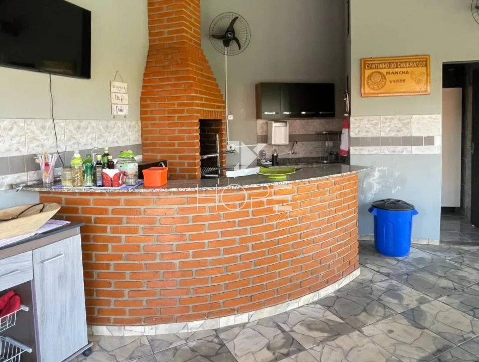 Imagens do imóveis Chácara molhada à venda com 1.872 m² - piscina e churrasqueira - próxima ao lago - Alvorada do Sul PR