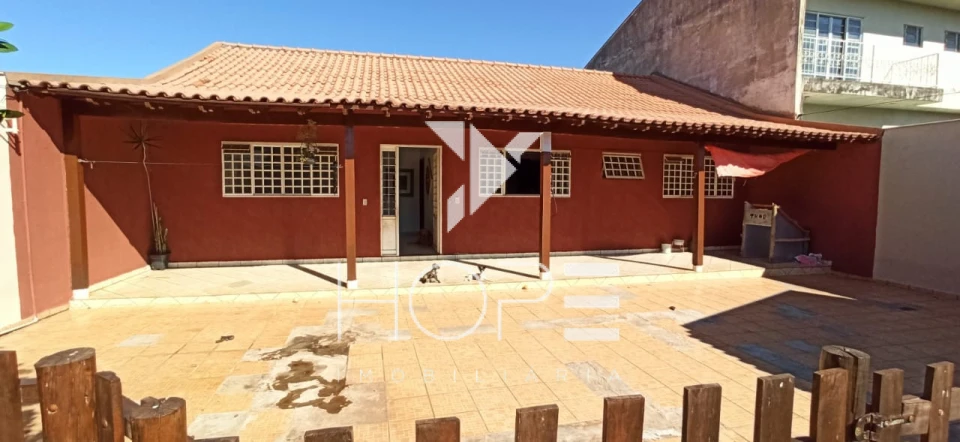 Imagens do imóveis Casa Térrea à Venda – 193m² – 4 Quartos (1 Suíte) – Vila Brasil – Região Central – Londrina/PR