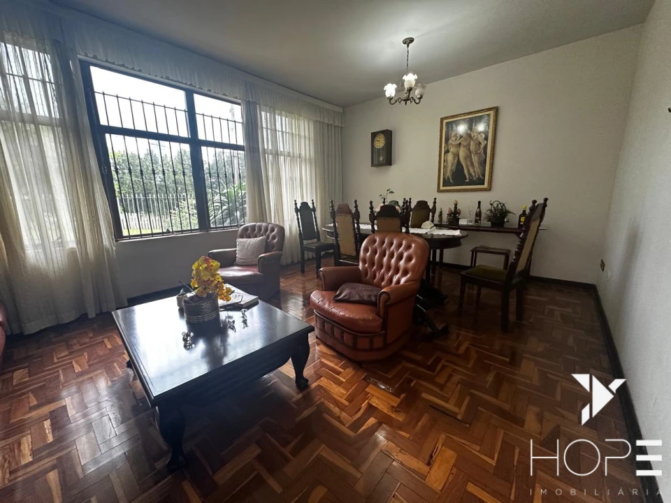 Casa à venda  próximo a Av. Higienópolis e Av. Jk.  – Londrina/PR