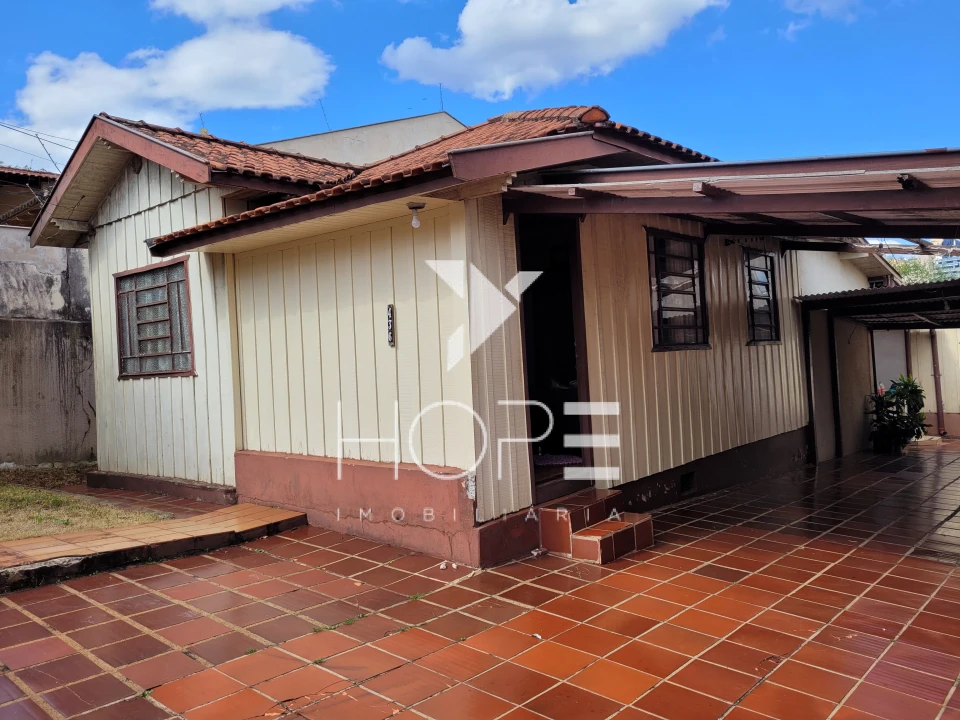 Imagens do imóveis Casa de Madeira 3 Quartos com Edícula à Venda na Zona Oeste de Londrina – Bairro Quebec