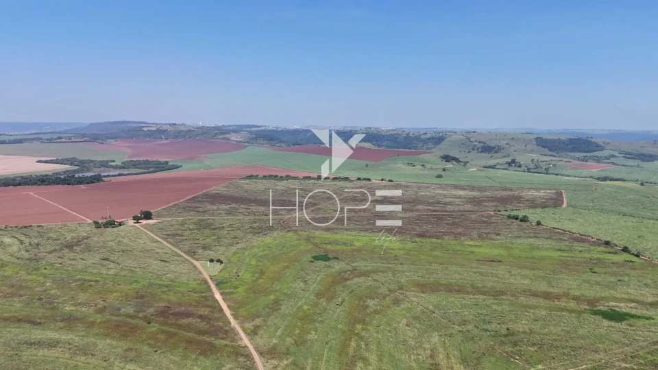 Imagens do imóveis Fazenda à venda com 483 alqueires - 77% de aproveitamento - potencial para irrigação - Botucatu SP