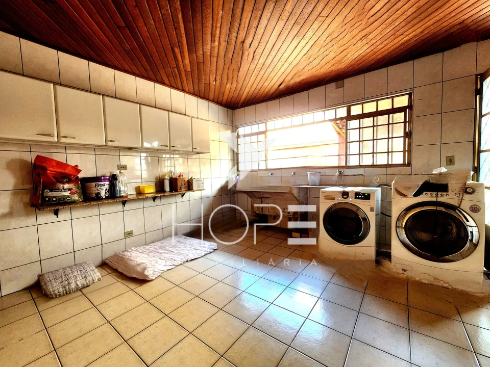 Sobrado à Venda 5 Quartos – Bairro Coliseu – Zona Norte Londrina PR