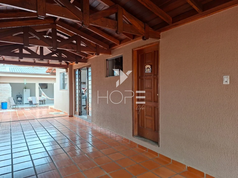 Imagens do imóveis Casa à venda com 190 m² - 4 quartos - 2 banheiros - edícula - 3 vagas - Zona Leste - Proximo ao Aeroporto - Londrina PR