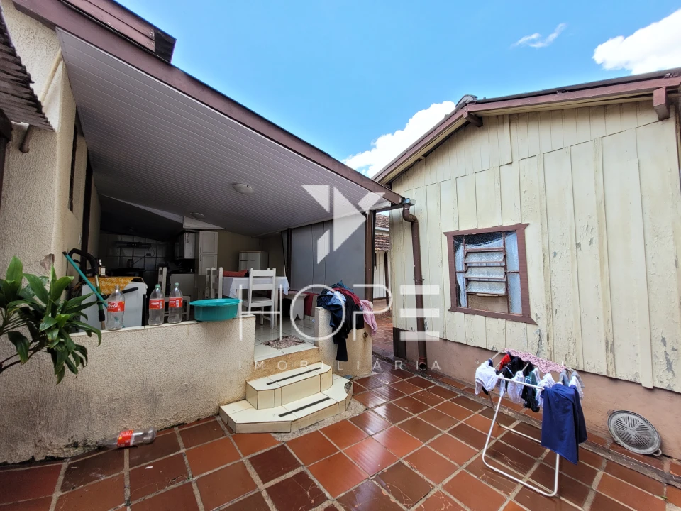 Imagens do imóveis Casa de Madeira 3 Quartos com Edícula à Venda na Zona Oeste de Londrina – Bairro Quebec