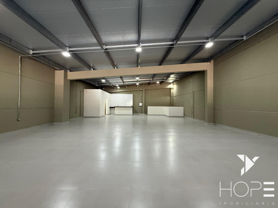 Ponto Estratégico! Galpão de 600m² + Mezanino na Av. São João com Alta Visibilidade