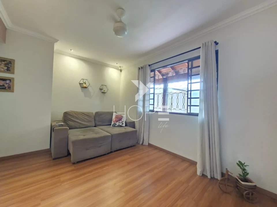 Imagens do imóveis Casa à venda com 190 m² - 4 quartos - 2 banheiros - edícula - 3 vagas - Zona Leste - Proximo ao Aeroporto - Londrina PR