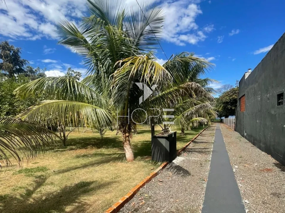 Imagens do imóveis Chácara molhada à venda com 1.872 m² - piscina e churrasqueira - próxima ao lago - Alvorada do Sul PR