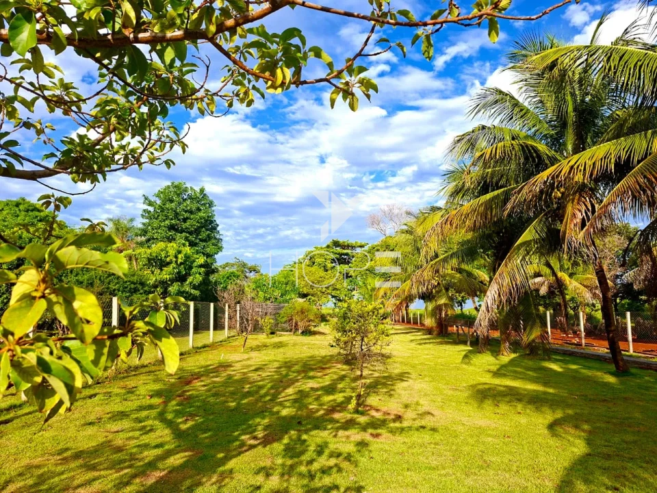 Imagens do imóveis Chácara molhada à venda com 1.872 m² - 1 quarto - piscina - salão de festas - Alvorada do Sul PR