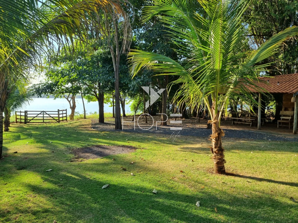 Imagens do imóveis Condomínio Riviera do Poente – Chácara Molhada porteira fechada À venda  – 4 suítes – 5 vagas – 2.600 m² – Alvorada do Sul/PR