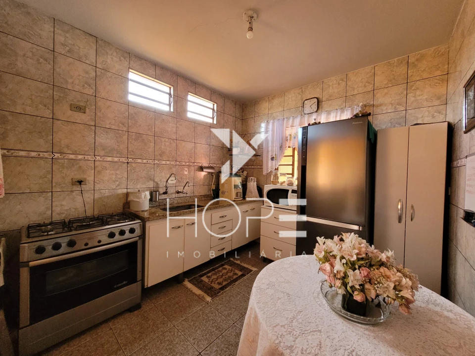 Casa com edícula à venda – 3 quartos (1 suíte) – Bairro Coliseu – Londrina/PR