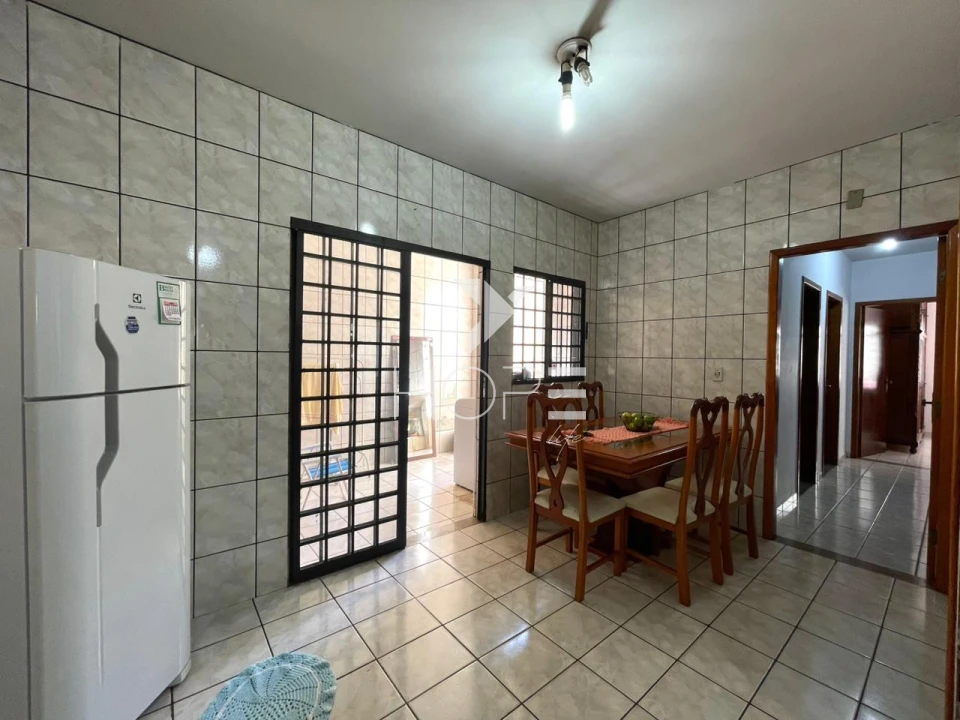 Imagens do imóveis Casa à Venda com Barracão Idependente – 3 Quartos (1 Suíte) – 317m² de Terreno – Pacaembu – Londrina/PR