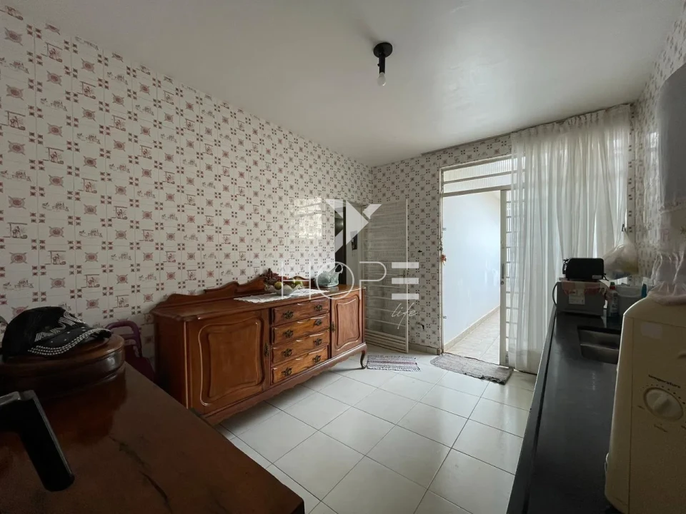 Casa à Venda – 167 m² – 4 Quartos – Petrópolis – Região Central – Londrina/PR