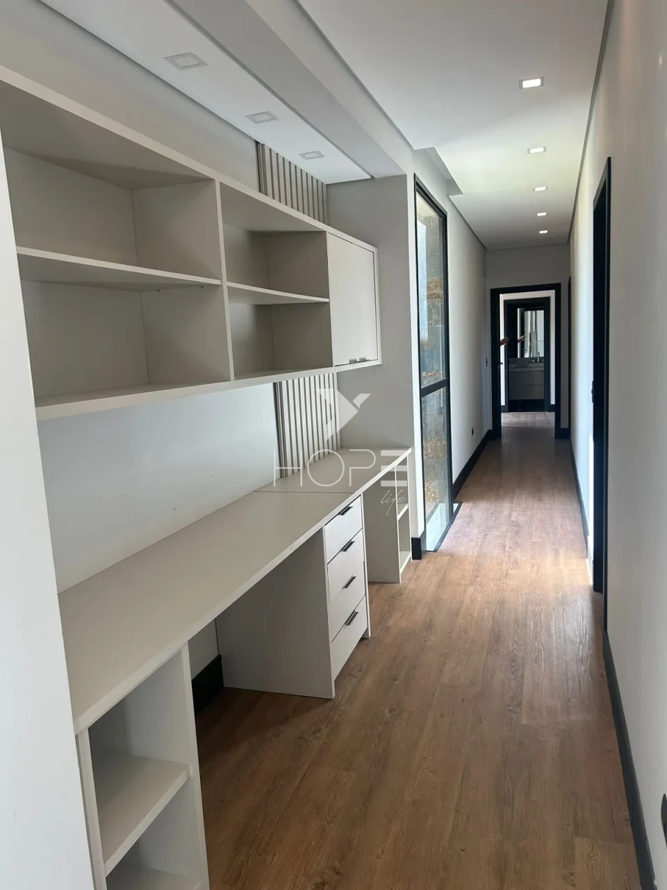 Imagens do imóveis Casa Exclusiva em Condomínio Fechado – 4 Suítes - 3 ANDARES - Elevador - 800m² de Terreno - Condomínio Costa do Sol – Rolândia/PR