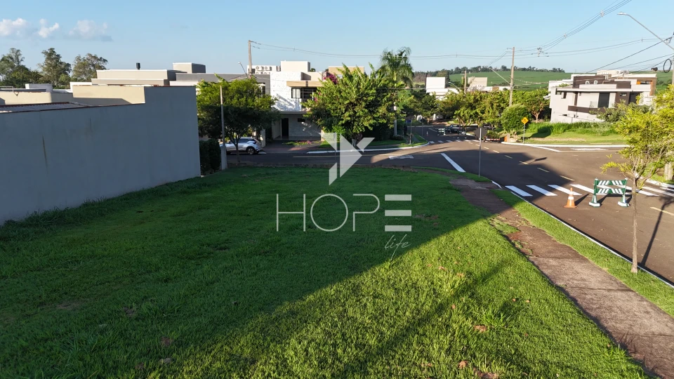 Imagens do imóveis Terreno de esquina à Venda – 282m² – Condomínio Bella Vitta – Lindóia – Zona Leste – Londrina/PR