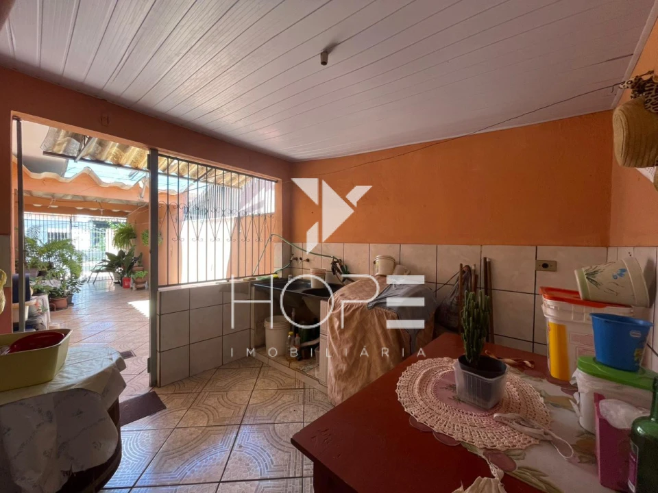 Casa à venda com edícula e terreno amplo no Jardim Silvino – Cambé/PR