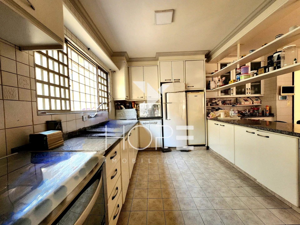 Sobrado à Venda 5 Quartos – Bairro Coliseu – Zona Norte Londrina PR