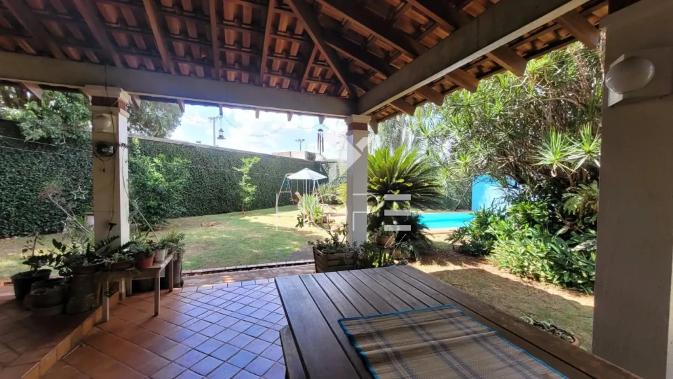 Imagens do imóveis Sobrado à Venda com Piscina – 301m² – 3 Quartos (1 Suíte) – Tucano – Zona Sul – Londrina/PR