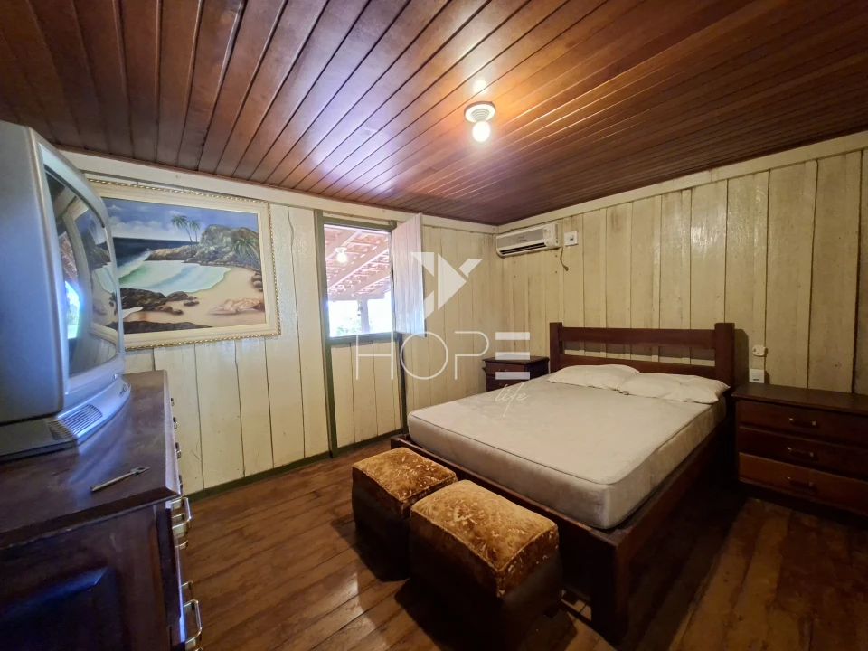 Imagens do imóveis Chácara molhada à venda com 30.492 m² - 3 casas - piscina - acesso direto ao rio - Alvorada do Sul PR