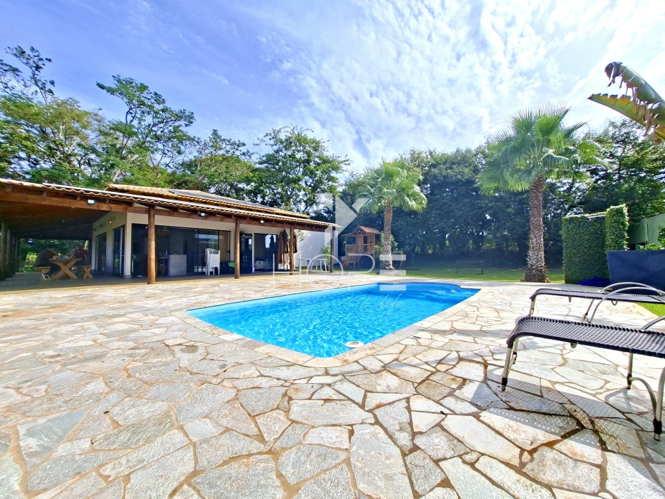 Imagens do imóveis Condomínio Riviera do Poente - chácara à venda com 1.300 m² - 2 quartos - 1 suíte - 4 vagas -  piscina - Alvorada do Sul PR