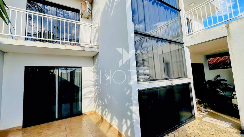Imagens do imóveis Casa à venda com 250 m² - 3 quartos sendo 2 suítes - 4 vagas - espaço gourmet - Conjunto do Café - Zona Norte - Londrina PR