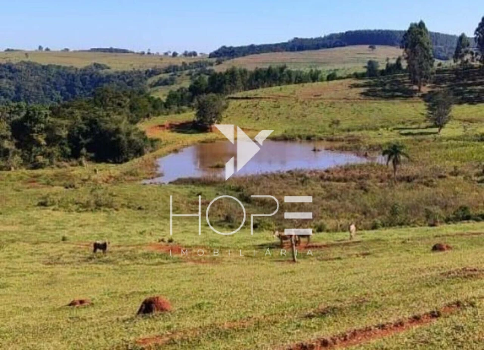 Fazenda à venda na região de Botucatu/SP – 119,5 alqueires – Rica em água