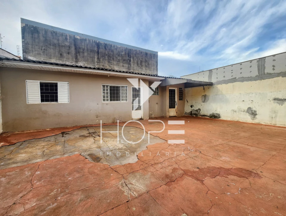 Casa com Edícula à Venda na Região Central de Londrina – Vila Larsen I / Vila Brasil