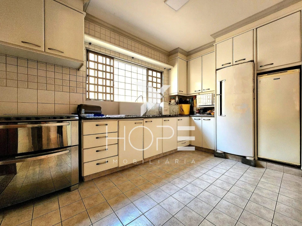 Sobrado à Venda 5 Quartos – Bairro Coliseu – Zona Norte Londrina PR