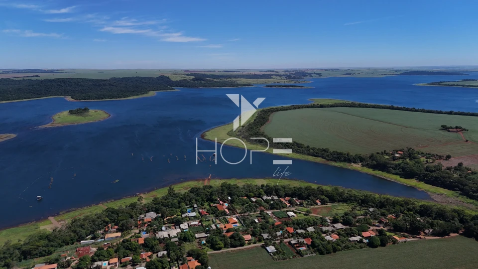 Imagens do imóveis Chácara molhada à venda com 30.492 m² - 3 casas - piscina - acesso direto ao rio - Alvorada do Sul PR