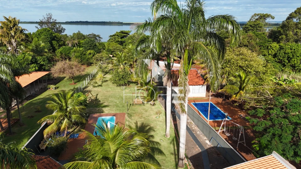Imagens do imóveis Chácara molhada à venda com 1.872 m² - 1 quarto - piscina - salão de festas - Alvorada do Sul PR