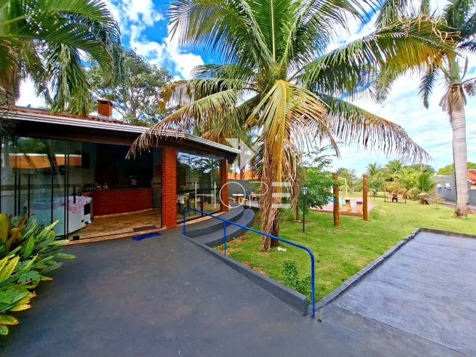 Imagens do imóveis Chácara molhada à venda com 1.872 m² - 1 quarto - piscina - salão de festas - Alvorada do Sul PR