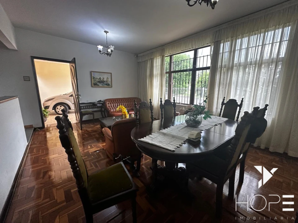 Casa à venda  próximo a Av. Higienópolis e Av. Jk.  – Londrina/PR