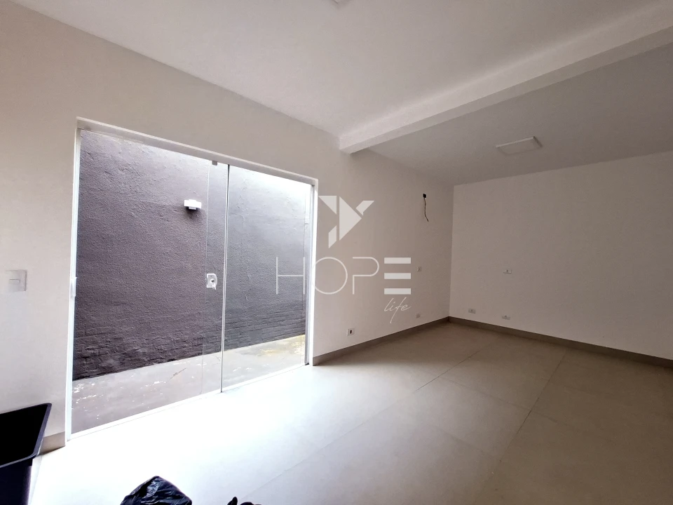 Ponto comercial reformado à venda com 244m² - estrutura para clínica - 5 salas - 3 vagas - Jardim Londrilar - Londrina PR