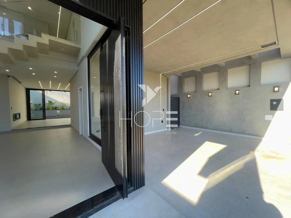 Imagens do imóveis Sobrado com Piscina à Venda - 230m² – 3 Suítes – Condomínio Araguari Tauá – Zona Leste – Londrina/PR