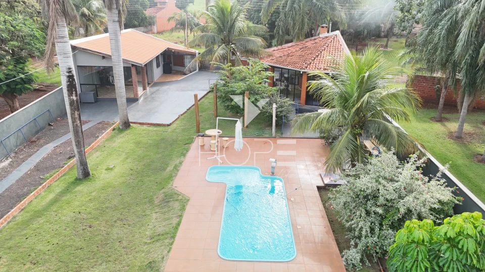 Imagens do imóveis Chácara molhada à venda com 1.872 m² - 1 quarto - piscina - salão de festas - Alvorada do Sul PR