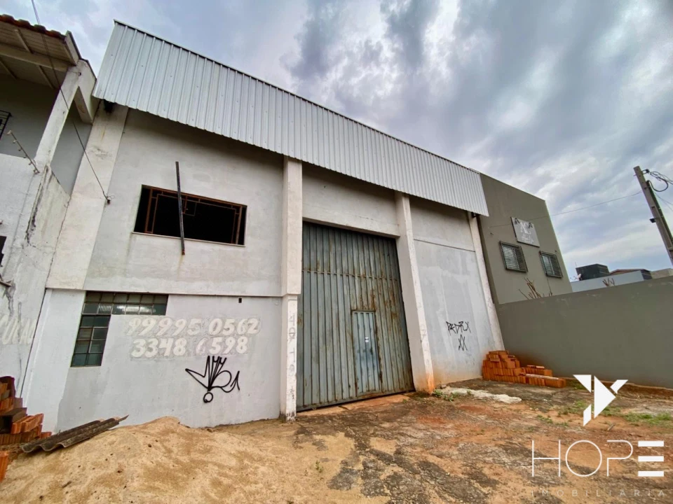 Imagens do imóveis BARRACÃO COMERCIAL 300 M² A VENDA NA AV. DAS TORRES - ZONA NORTE DE LONDRINA ( EM FAZE DE ACABAMENTO)