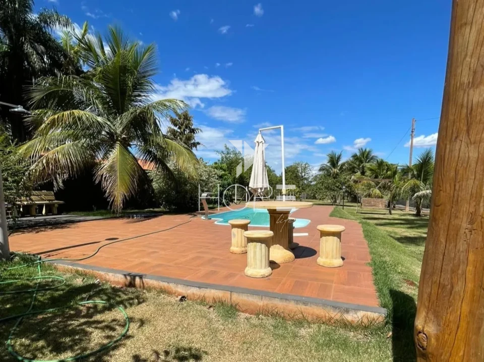 Imagens do imóveis Chácara molhada à venda com 1.872 m² - piscina e churrasqueira - próxima ao lago - Alvorada do Sul PR