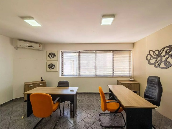 Sala comercial com mobília