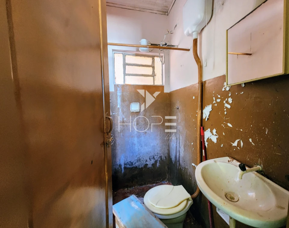 Imagens do imóveis Casa à venda com 250m² de terreno - 2 quartos - ideal para reforma ou demolição  - Zona leste Londrina PR