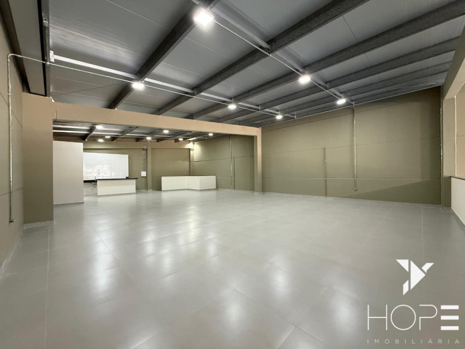 Ponto Estratégico! Galpão de 600m² + Mezanino na Av. São João com Alta Visibilidade