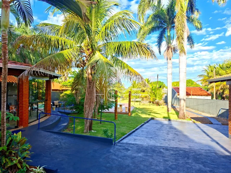 Imagens do imóveis Chácara molhada à venda com 1.872 m² - 1 quarto - piscina - salão de festas - Alvorada do Sul PR