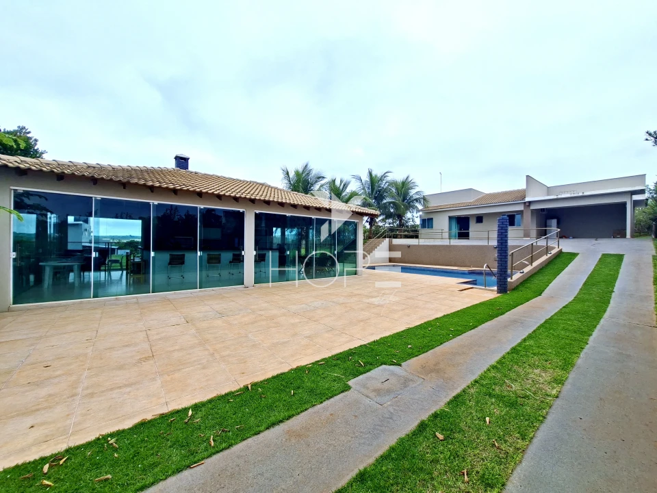 Imagens do imóveis Condomínio Porto das Águas - chácara à venda com 1.460 m² - 3 quartos sendo 1 suíte - piscina com spa - Porecatu PR