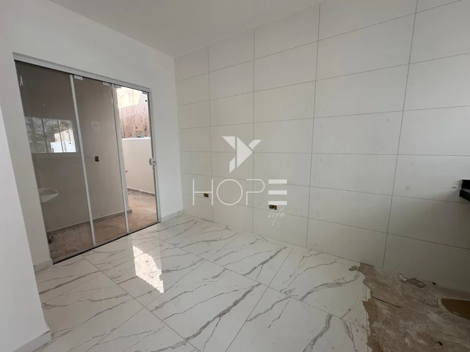 Imagens do imóveis Casa à venda com 2 quartos (1 suíte) e terreno de 180 m² no Jardim Colúmbia – Zona Oeste – Londrina/PR