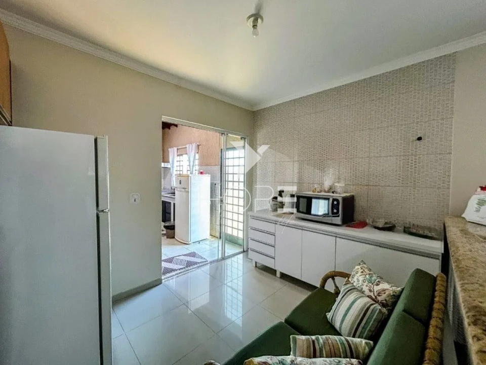 Imagens do imóveis Chácara à venda com 10.278 m² - 3 quartos - 2 banheiros - Rodovia Engenheiro Ângelo Lopes - Ibiporã PR