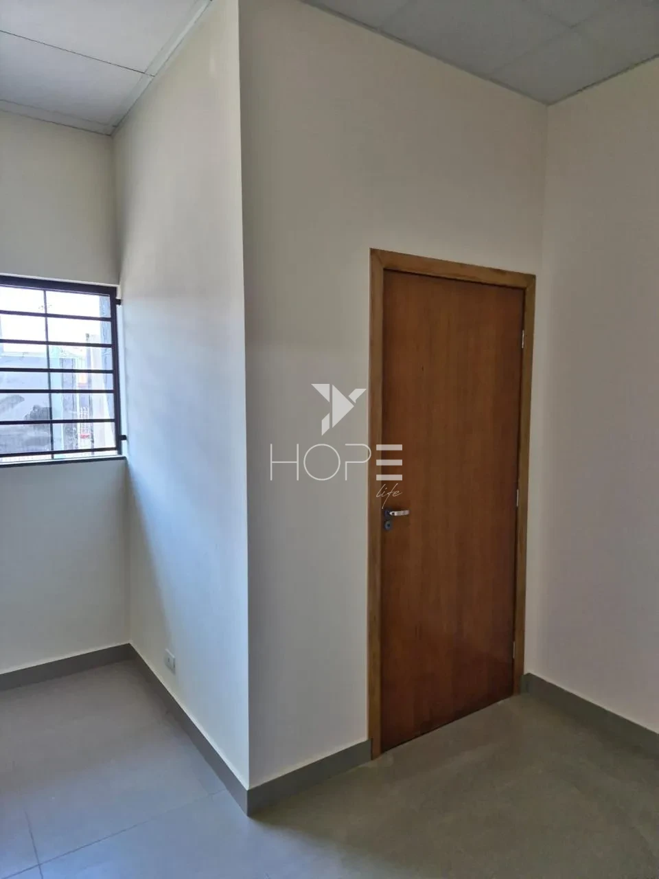 Imagens do imóveis Barracão para locação na Zona Leste de Londrina – 230m², mezanino e zoneamento ZC3 - R$ 6.000,00