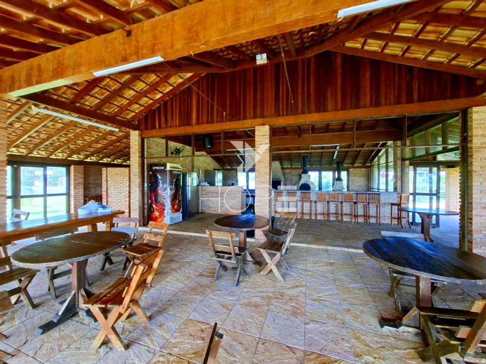 Imagens do imóveis Condomínio Riviera do Poente - chácara à venda com 1.300 m² - 2 quartos - 1 suíte - 4 vagas -  piscina - Alvorada do Sul PR